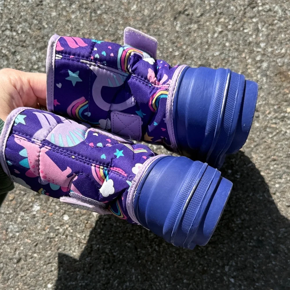 Rainbow & Cloud Snow Boots ** Bundle 5+ items and name your offer!!! 💖💞